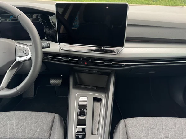VOLKSWAGEN Golf VIII SW (2025) — foto 2 van 30