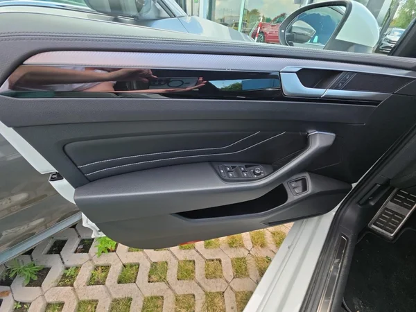 VOLKSWAGEN Arteon eHybrid (PHEV) (2022) — foto 7 van 24