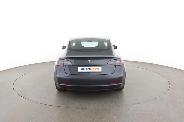 Tesla Model 3 (2022) — foto 11 van 16