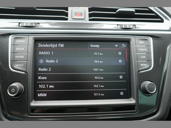 VOLKSWAGEN Tiguan (2016) — foto 18 van 30