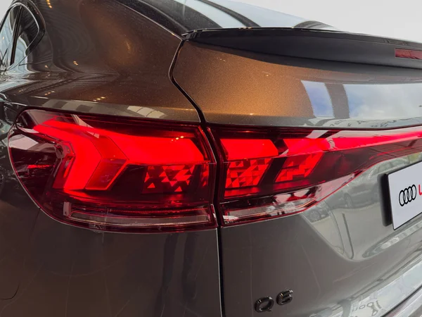AUDI Q6 Sportback e-tron (2026) — foto 2 van 23