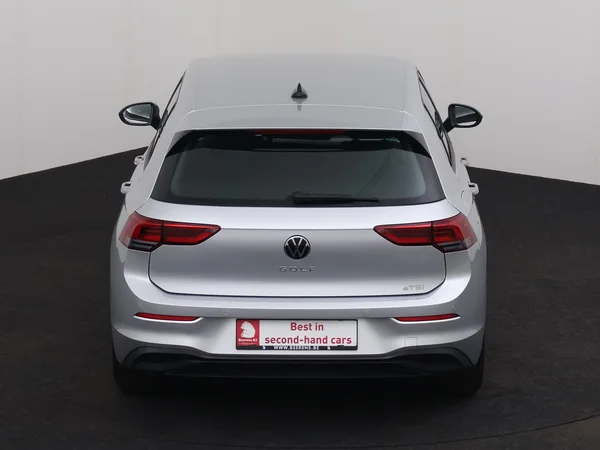 VOLKSWAGEN Golf (2024) — foto 24 van 27