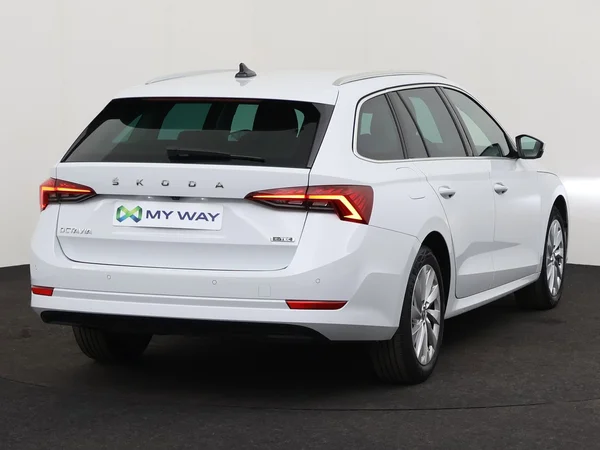 SKODA Octavia Combi (2024) — foto 11 van 18