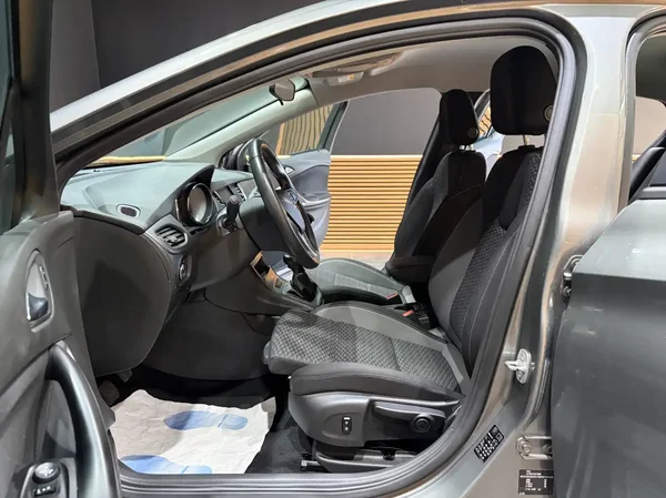 Opel Astra (2021) — foto 21 van 23
