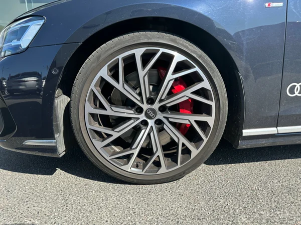 AUDI A8 PHEV (2023) — foto 6 van 24