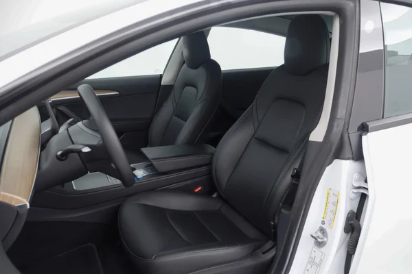 Tesla Model 3 (2023) — foto 4 van 83