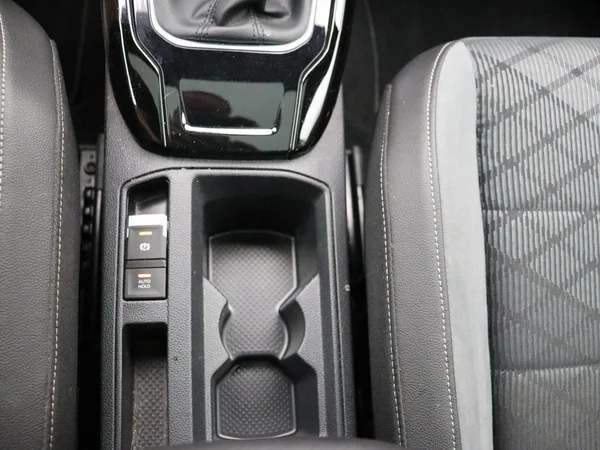Volkswagen T-Roc (2022) — foto 14 van 28