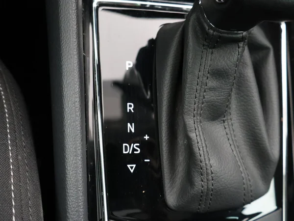 SKODA Karoq (2023) — foto 11 van 33
