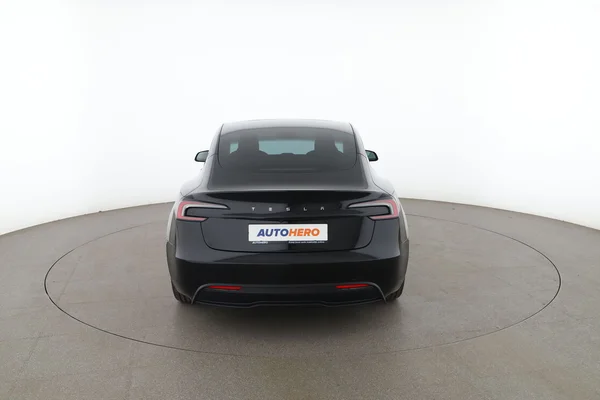 Tesla Model 3 (2024) — foto 11 van 16