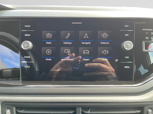 VOLKSWAGEN Taigo (2024) — foto 3 van 22