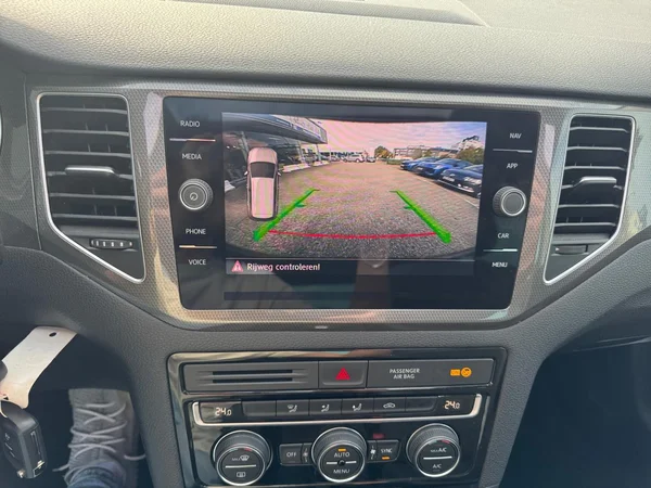VOLKSWAGEN Golf Sportsvan (2018) — foto 21 van 22