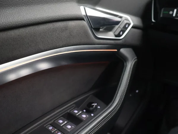 Audi e-tron (2021) — foto 10 van 29