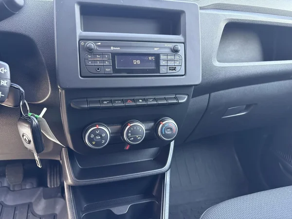 Renault Express (2023) — foto 4 van 18