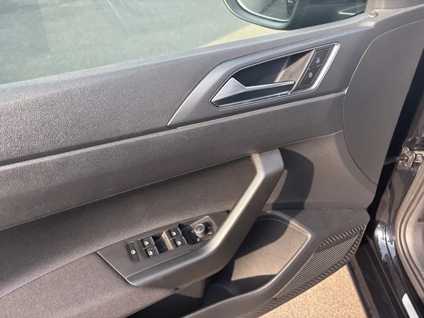 VOLKSWAGEN Taigo (2023) — foto 3 van 20
