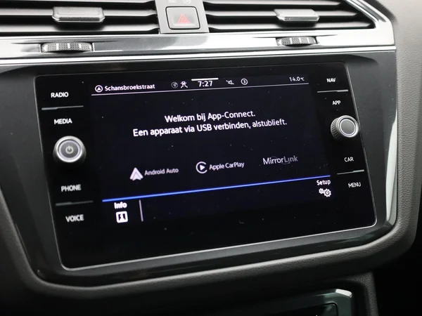VOLKSWAGEN Tiguan (2022) — foto 13 van 21