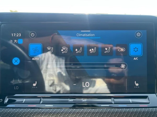 VOLKSWAGEN Golf VIII Dsl (2022) — foto 16 van 25