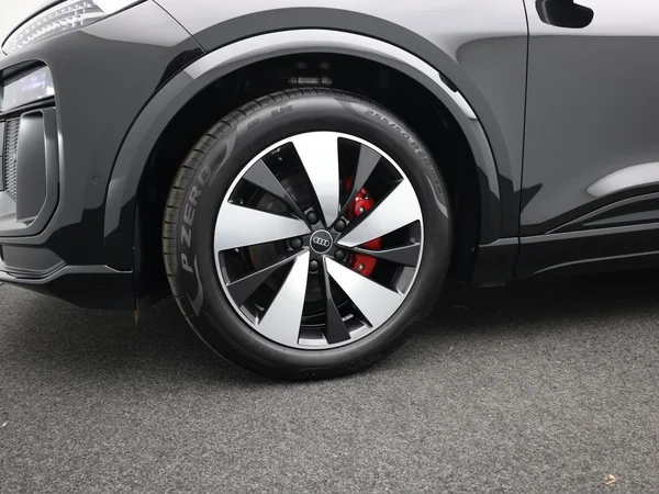 AUDI Q6 e-tron (2026) — foto 4 van 27