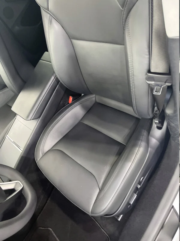Tesla Model 3 (2024) — foto 37 van 47