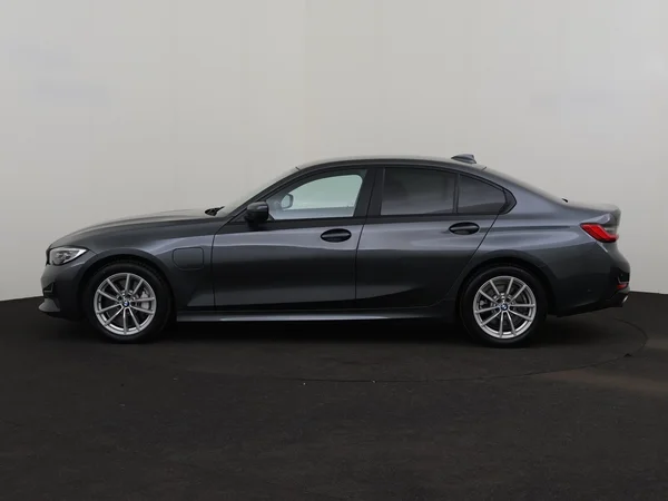 BMW 330 (2020) — foto 12 van 30