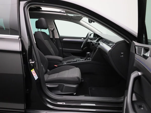 Volkswagen Passat (2022) — foto 32 van 48