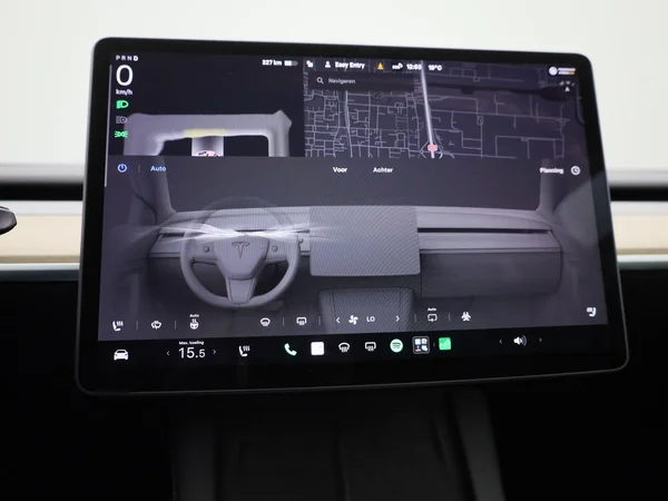 Tesla Model Y (2023) — foto 8 van 43