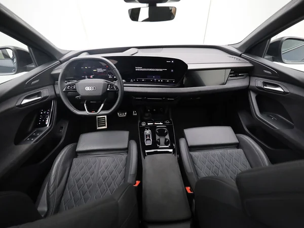 AUDI Q6 e-tron (2024) — foto 9 van 20