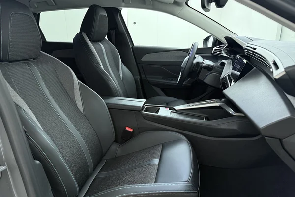 Peugeot 308 SW (2024) — foto 16 van 18