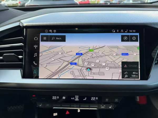 AUDI Q4 Sportback e-tron (2024) — foto 9 van 25