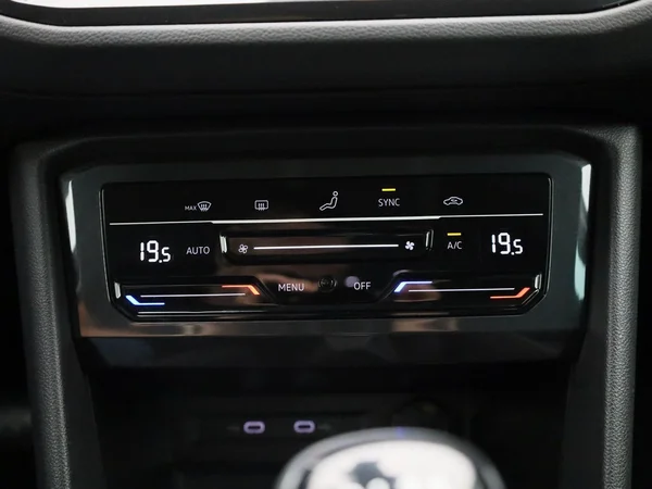 Volkswagen Tiguan (2022) — foto 14 van 39