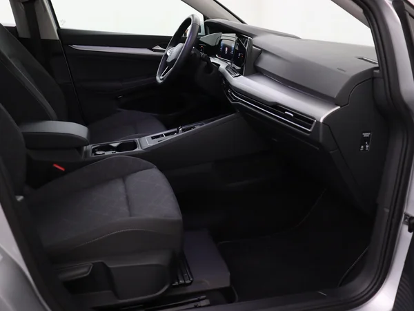 VOLKSWAGEN Golf (2024) — foto 3 van 28