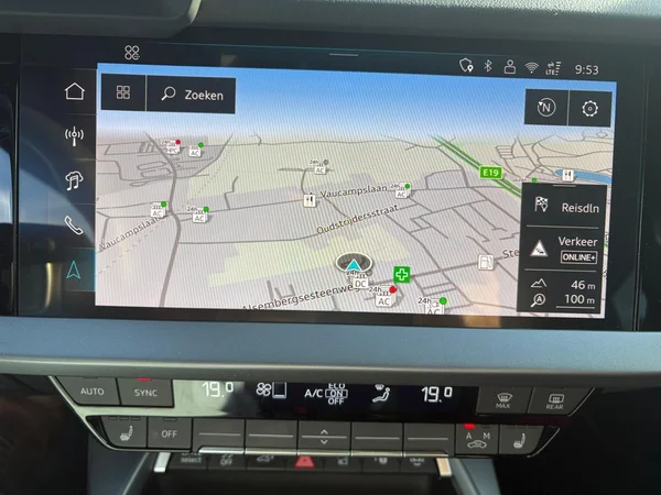 AUDI A3 Allstreet PHEV (2025) — foto 4 van 24