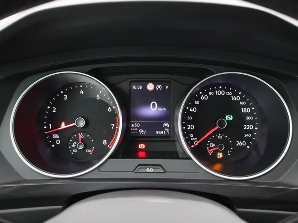VOLKSWAGEN Tiguan (2024) — foto 6 van 28