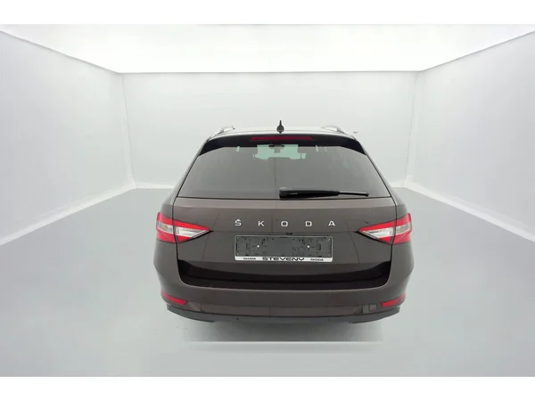 SKODA Superb Combi (2020) — foto 3 van 36