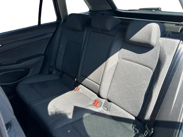 VOLKSWAGEN Golf VIII SW (2023) — foto 4 van 31