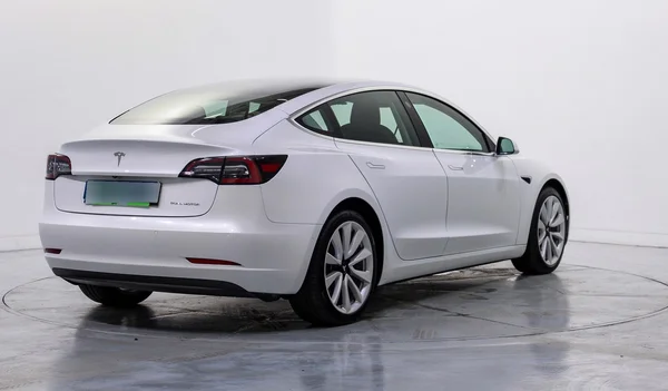 Tesla Model 3 (2020) — foto 41 van 45