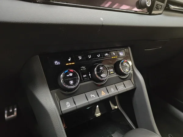 SKODA Karoq (2025) — foto 15 van 19