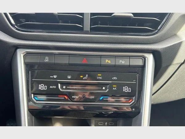 Volkswagen T-Roc (2022) — foto 11 van 29