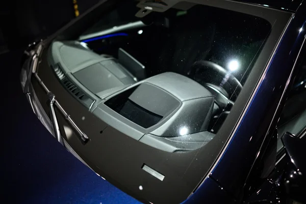 BMW M8 (2023) — foto 6 van 38