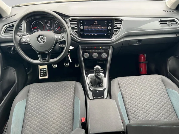 VOLKSWAGEN T-Roc (2019) — foto 2 van 18