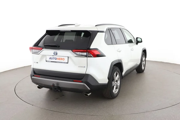 Toyota RAV4 (2019) — foto 12 van 16