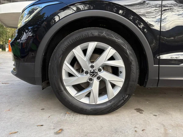 VOLKSWAGEN Tiguan (2021) — foto 16 van 24