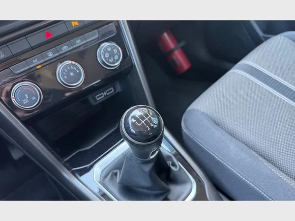 Volkswagen T-Roc (2019) — foto 19 van 28