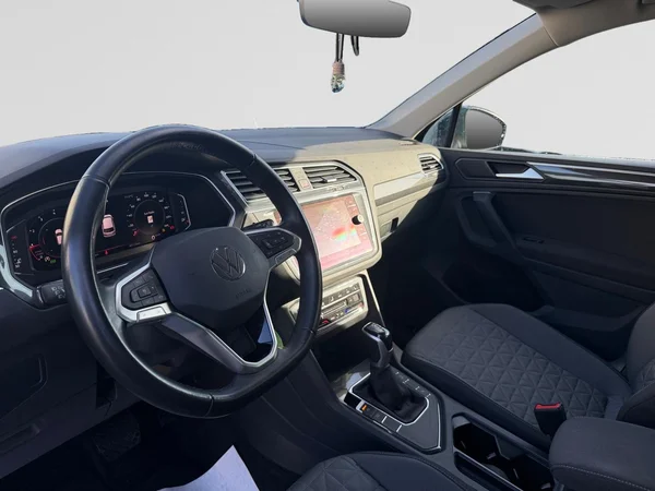 VOLKSWAGEN Tiguan (2022) — foto 7 van 22