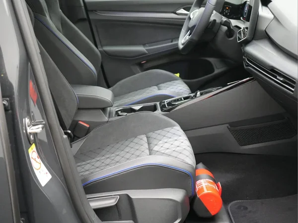 VOLKSWAGEN Golf VIII (2026) — foto 9 van 10