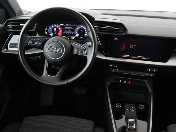 AUDI A3 Sportback (2024) — foto 14 van 16