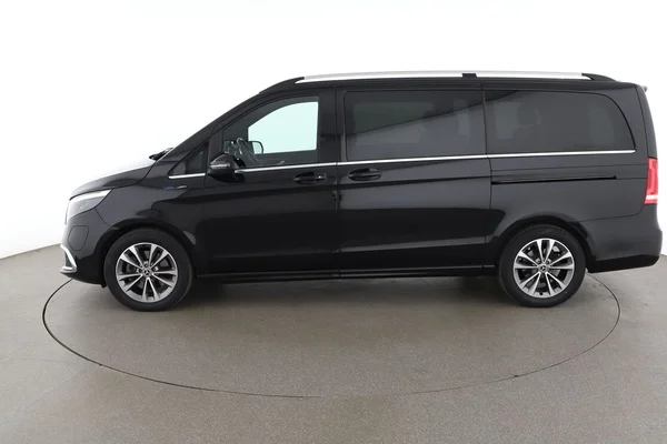 Mercedes-Benz Eqv (2022) — foto 9 van 16