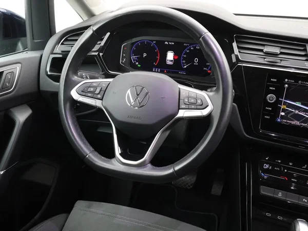 Volkswagen Touran (2023) — foto 3 van 31