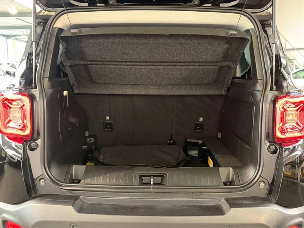 Jeep Renegade (2023) — foto 22 van 23