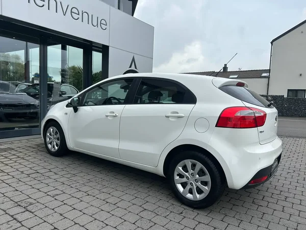 Kia Rio (2013) — foto 8 van 18