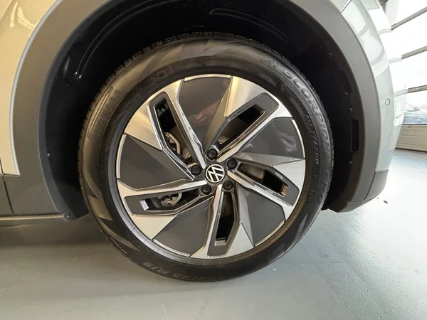 VOLKSWAGEN ID.4 (2024) — foto 18 van 23